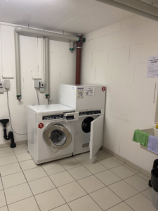 Buanderie machine à laver et machine à sécher équipée et connectée avec système eeproperty